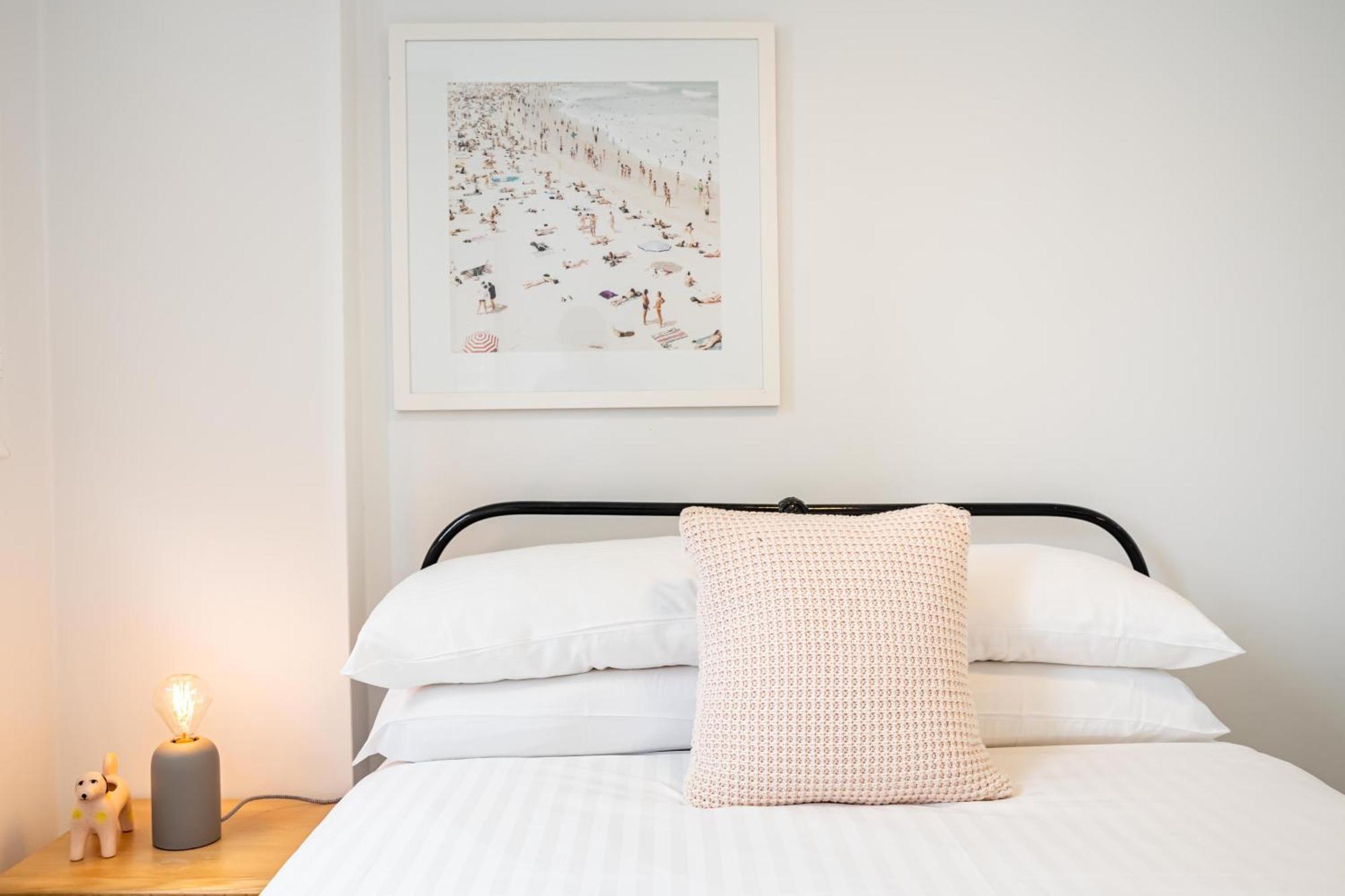 Chic Apartment Footsteps From Manly Beach سيدني الغرفة الصورة