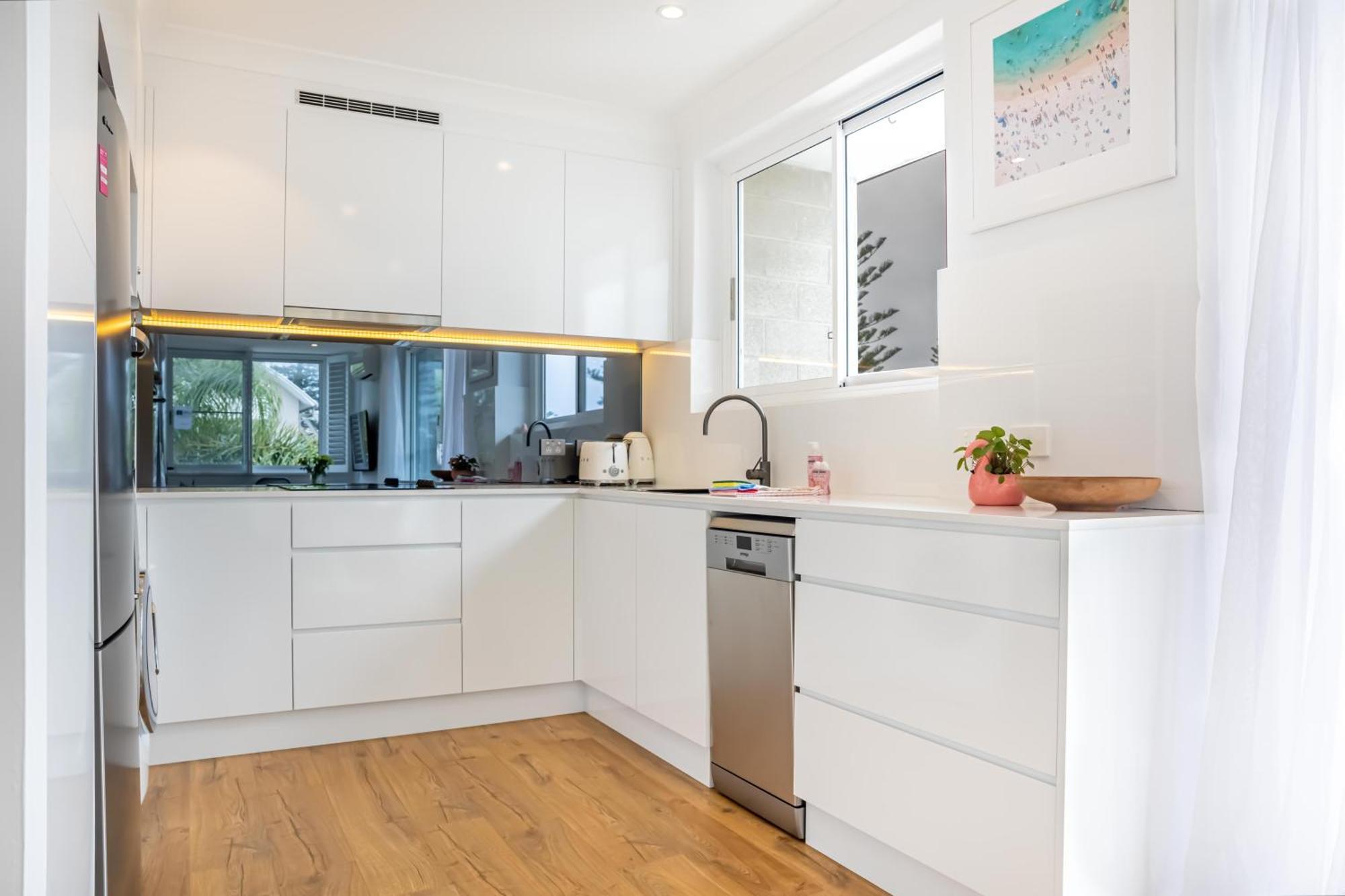 Chic Apartment Footsteps From Manly Beach سيدني الغرفة الصورة