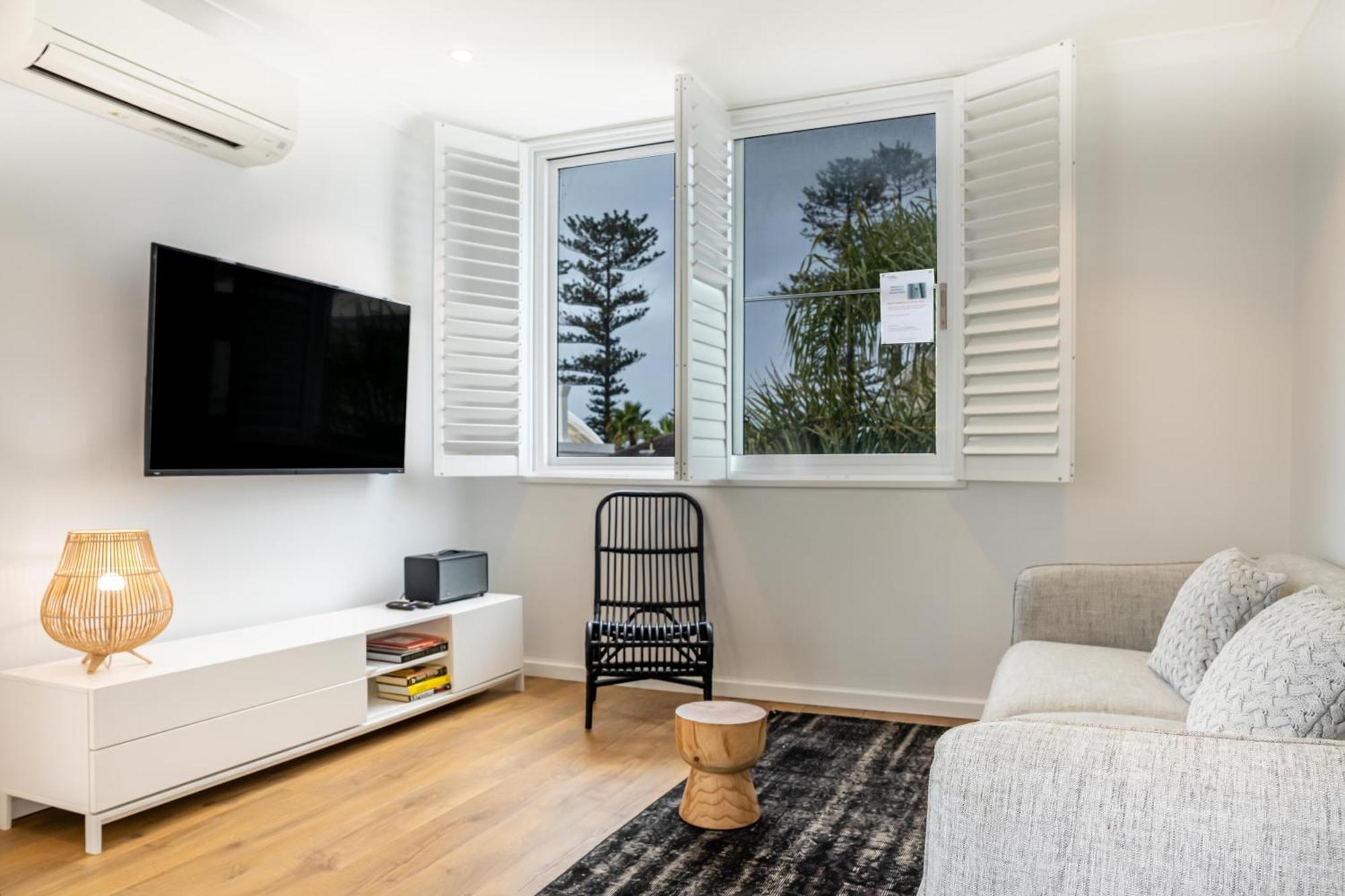 Chic Apartment Footsteps From Manly Beach سيدني الغرفة الصورة